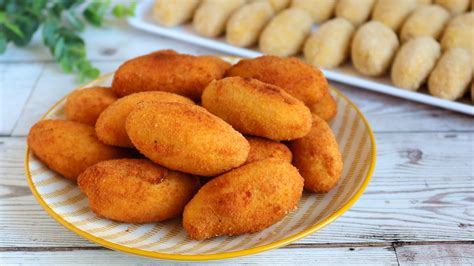 Infografía comparativa de los ingredientes principales de las croquetas (pollo, vacuno, cerdo y vegetal)