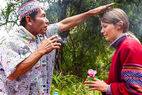Fotografía de la resina de ayahuasca oscura y densa