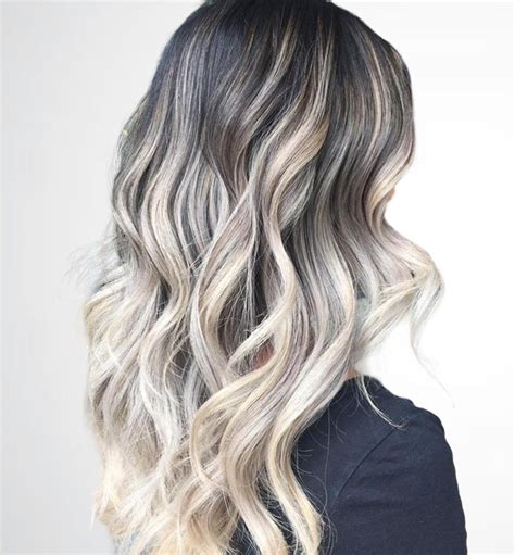 Pastel decorado con la técnica de mechas californianas en tonos pastel
