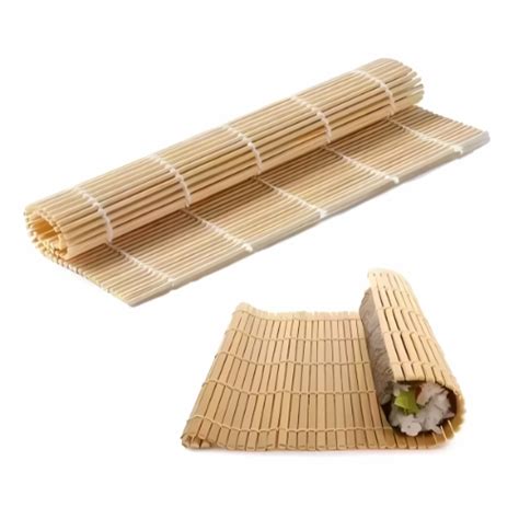 Imagen de un set de iniciación para sushi con esterilla de bambú, cuchillo y otros utensilios.