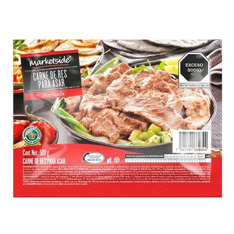 Foto: carne de res marinada en salsa inglesa antes de ser llevada a la parrilla.
