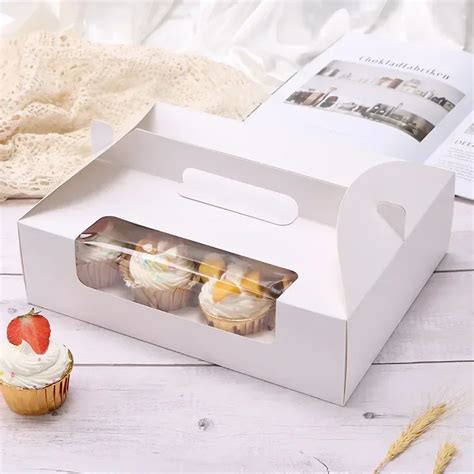 Ejemplo de una caja de pastel personalizada con logo de marca
