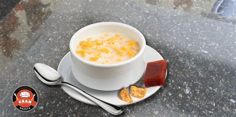 Comparativa visual de un plato de mazamorra y un tazón de peto colombiano.