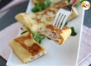 Foto de crepes integrales rellenos de queso y fruta
