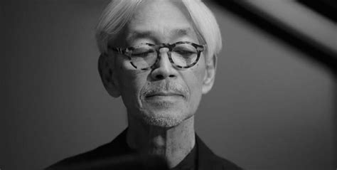 Ryūichi Sakamoto en un concierto