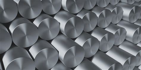 Infografía detallada que señala los componentes de acero inoxidable AISI-201 y la estructura de aluminio anodizado de la moledora