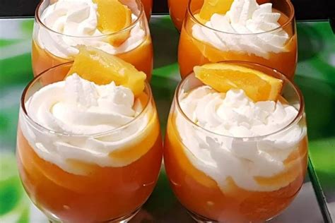 Foto de varios postres con crema de naranja vegana