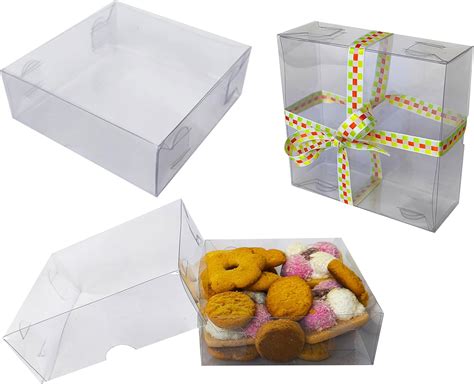 Vista de diferentes tamaños de cajas de acetato para repostería