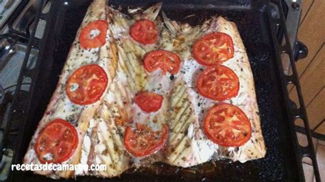 Molde para horno con pescado sierra gratinado y queso derretido