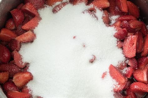 Foto de fresas frescas listas para mermelada