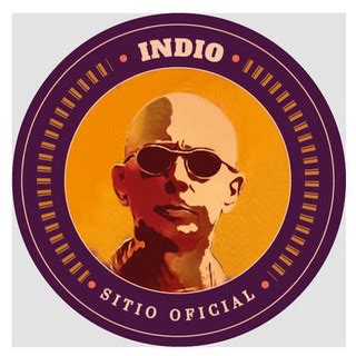 Infografía que detalla los elementos simbólicos de las letras del Indio Solari, destacando la contraposición de objetos cotidianos con conceptos existenciales