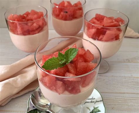 Variedad de postres elaborados con sandía
