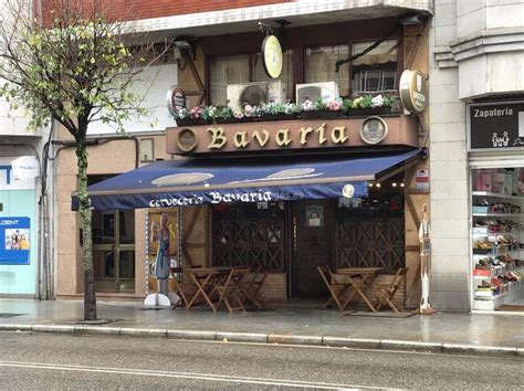 Fotografía exterior del restaurante Bavaria en Calama destacando su fachada y señalización