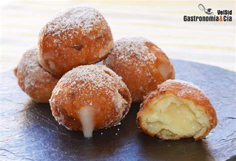 Infografía comparativa de diferentes rellenos para buñuelos: mermelada, crema pastelera, arequipe.