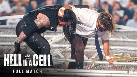 Collage de fotos de Undertaker, Triple H y Mick Foley en combates Hell in a Cell
