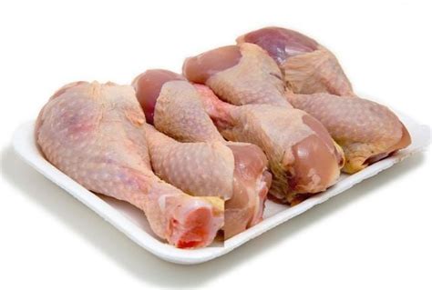 Foto de muslos de pollo frescos y de buena calidad