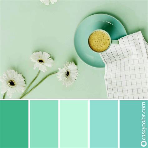 Paleta de colores mostrando diferentes variantes de verde pastel (menta, espuma de mar, celadón, salvia)