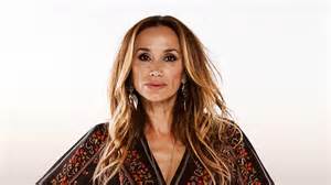 Fotografía de Alejandra Fosalba en un entorno de vida al aire libre y bienestar personal