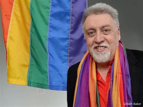 Bandera del orgullo LGBT de ocho franjas diseñada por Gilbert Baker