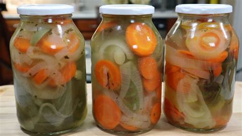 Especias y líquidos para preparar un escabeche casero