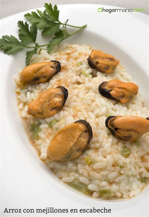 Plato de arroz con mejillones en escabeche