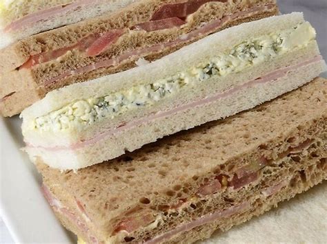 Detalle de sándwiches de miga de La Nueva Buenos Aires