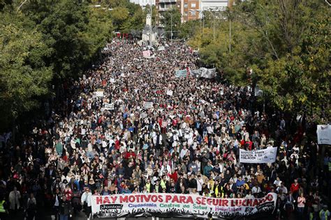 Foto de Joaquin Phoenix participando en una manifestación por los derechos de los animales