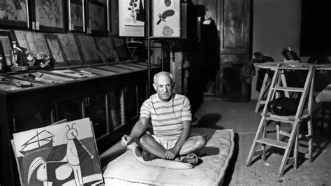 Fotografía de Pablo Picasso en su estudio