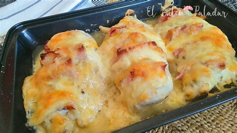 Pechugas de pollo rellenas al horno gratinadas con queso y orégano