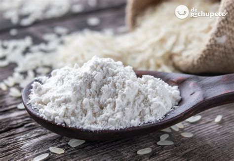 fotografía de productos de cosmética natural elaborados con harina de arroz y mascarilla facial casera