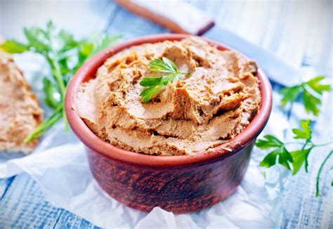 Ingredientes para paté casero y el proceso de triturado