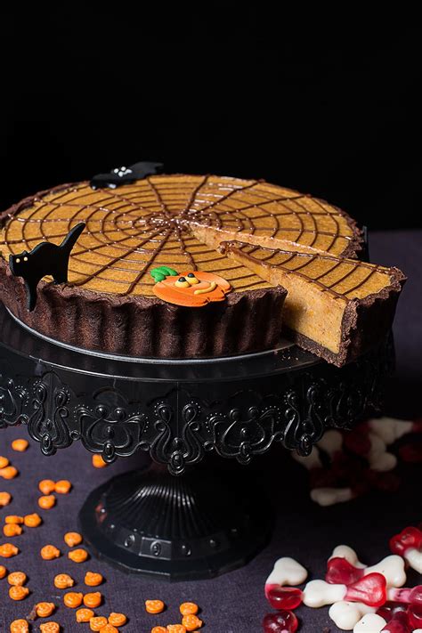 Tarta de calabaza decorada con motivos de Halloween.
