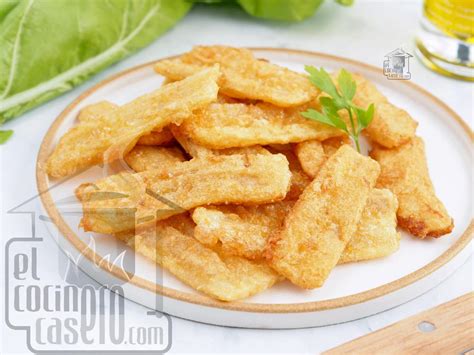 Pencas de acelga rebozadas doradas, listas para servir