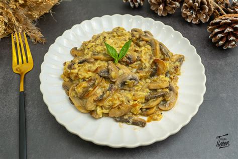 Esquema de pasos: 1. Salteado de champiñones, 2. Revuelto de huevo, 3. Integración con arroz y salsa