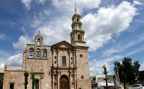 Retrato fotográfico o ilustración de archivo de la gestión municipal de Linares en la década de 2000