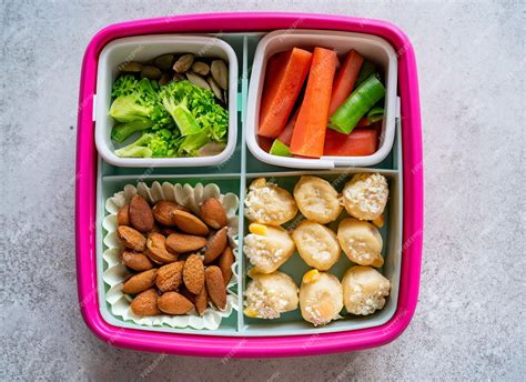 Lonchera escolar saludable con un sándwich de mantequilla de frutos secos