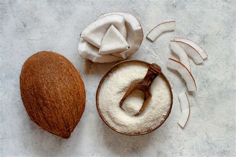 Imagen de cocos frescos y harina de coco