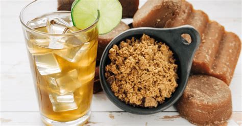 Esquema visual de los ingredientes básicos de la aguapanela: panela y agua