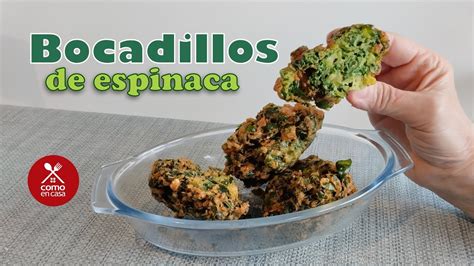 Plato de bocadillos de espinaca dorados recién salidos del horno, acompañados de una salsa ligera.