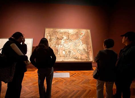 Fotografía de una exposición de Roberto Matta en el MoMA de Nueva York