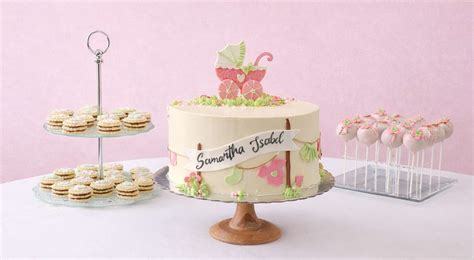 Tarta de embarazada plana decorada para baby shower