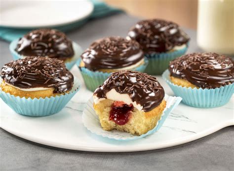 Cupcakes de chocolate con relleno y frosting
