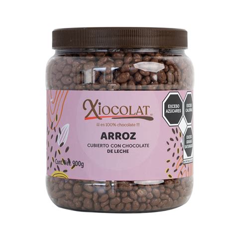 Foto de bombones de chocolate con arroz inflado decorados con chispas de colores