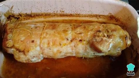 Arrollado de plateada recién salido del horno, cubierto de su jugo de cocción