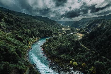 Foto aérea del Río San Pedro y las instalaciones de la piscicultura