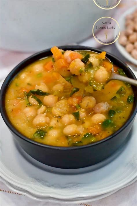 Ingredientes frescos para sopa de garbanzos