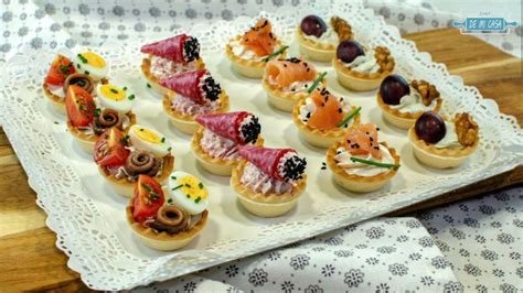 Variedad de tartaletas saladas con rellenos gourmet