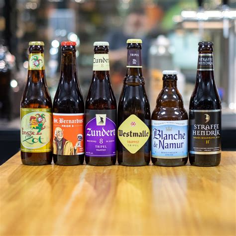 Selección de cervezas belgas icónicas en un estante