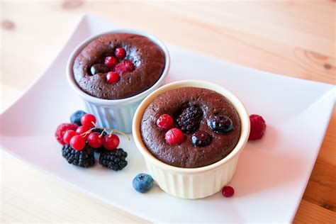 Ingredientes para coulant de chocolate y frutos rojos