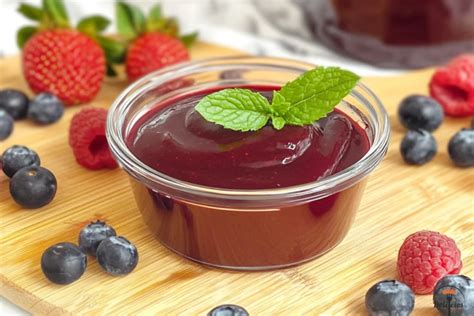 Coulis de frutos rojos en un cuenco